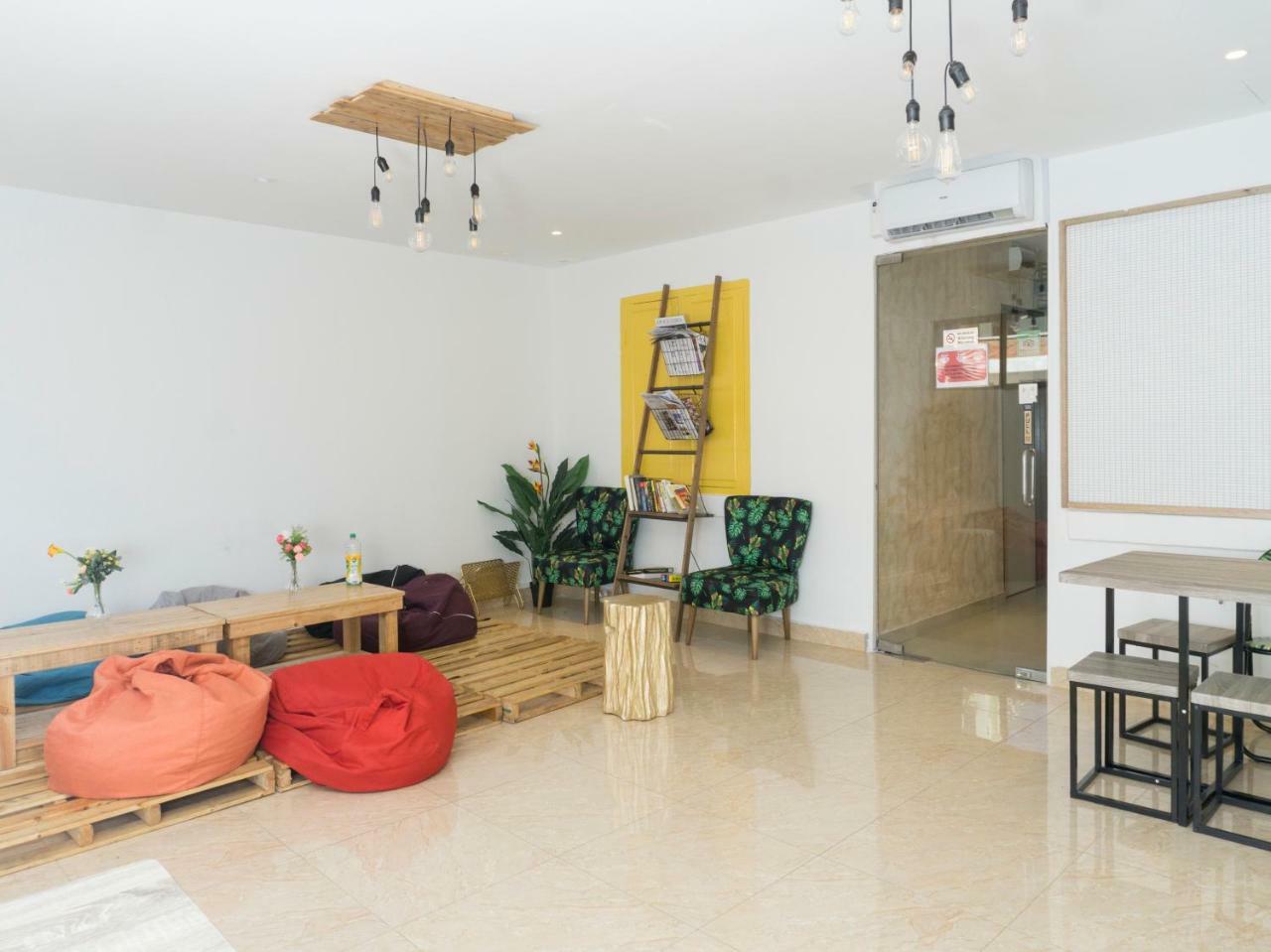 Oyo 90121 Summer House Bed & Cafe Kuala Lumpur Luaran gambar