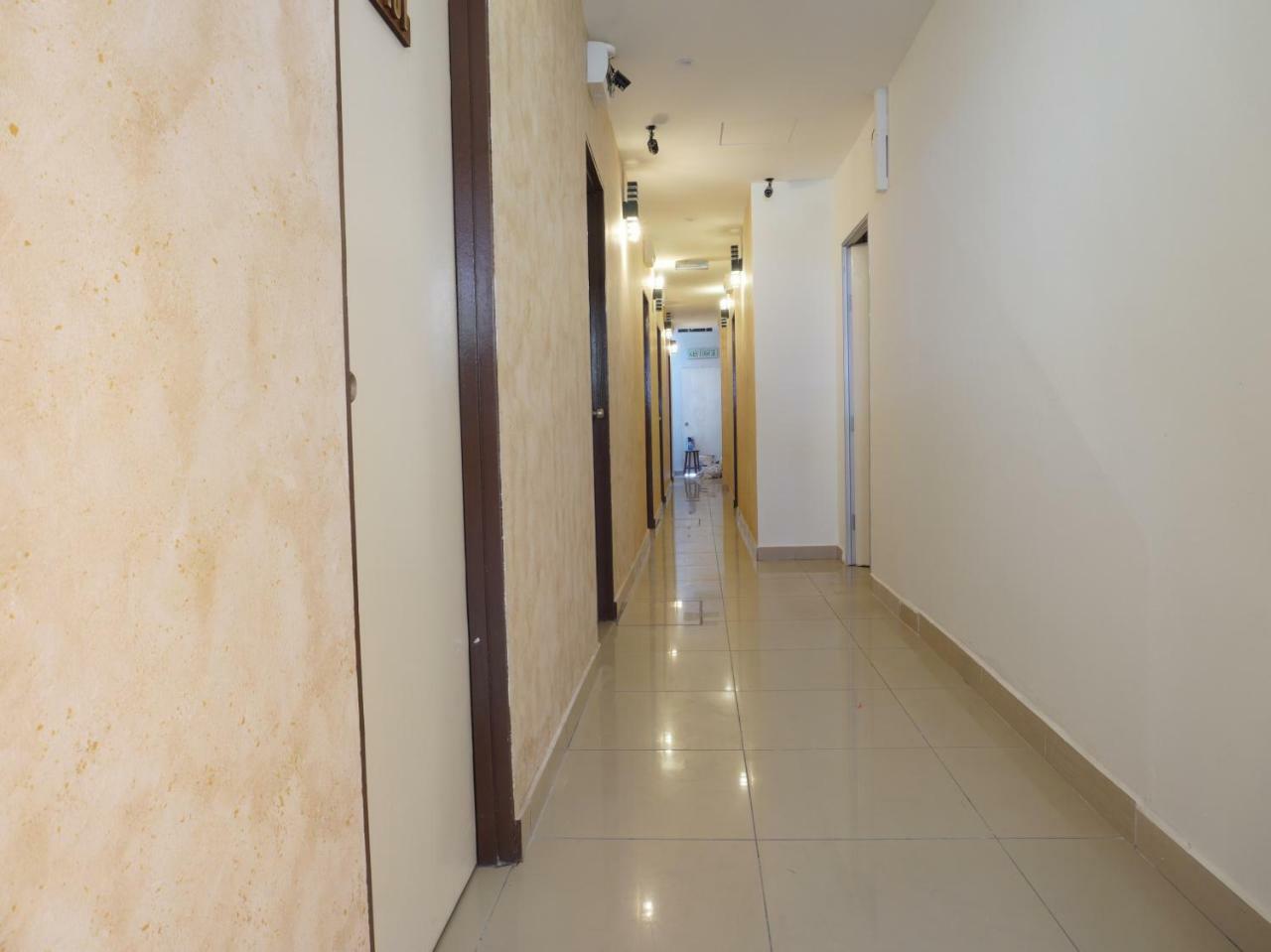 Oyo 90121 Summer House Bed & Cafe Kuala Lumpur Luaran gambar