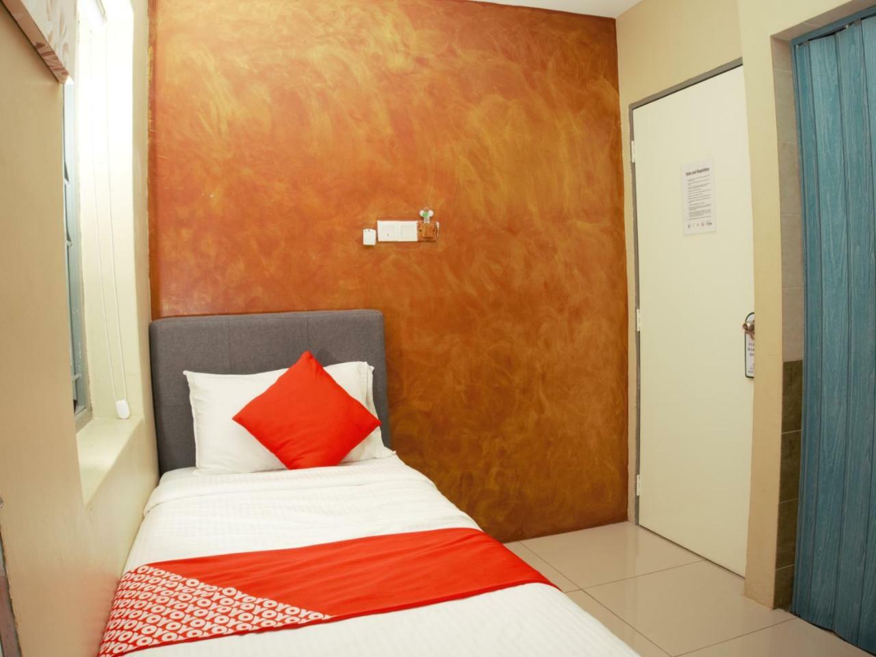 Oyo 90121 Summer House Bed & Cafe Kuala Lumpur Luaran gambar